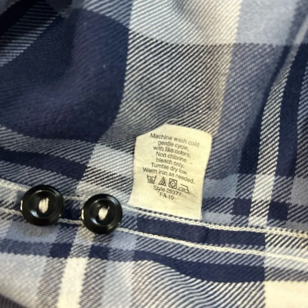 J Crew 100% cotton men's shirt flannel Button Size M . Blue and gray .